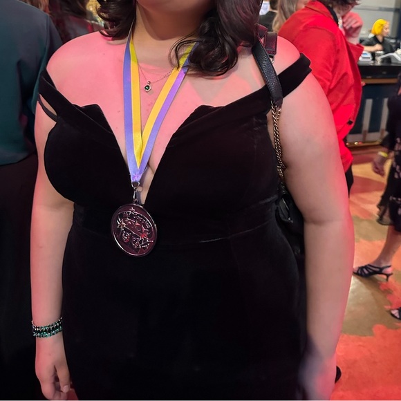 Windsor Black Velvet Gown w/ Deep Plunge, Leg Slit, Off Shoulder. Size X-Large - Picture 7 of 7